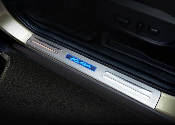 Bom preço. FORD 2013 2015 2017 KUGA / Escape Portais iluminados, LED Scuff Plate on-line