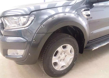 Bom preço. FORD Ranger T7 2015 2016, com sinalizadores, rodas de plástico. on-line
